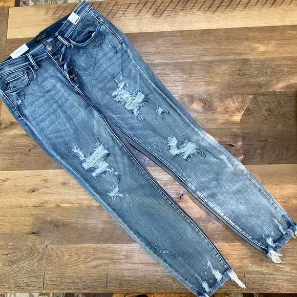 NWT Judy Blue Bleach Splashed Distressed Skinny Jeans - Picture 1 of 3